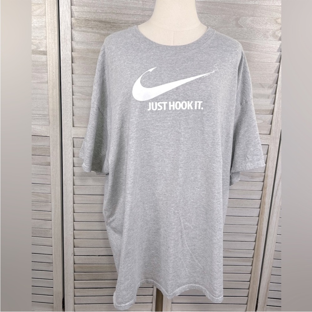 GILDAN Men's Nike Inspired Fishing Tee Gray/ White-3X